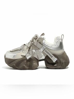 Chunky Sneakers by Daphne | 7.5-8
